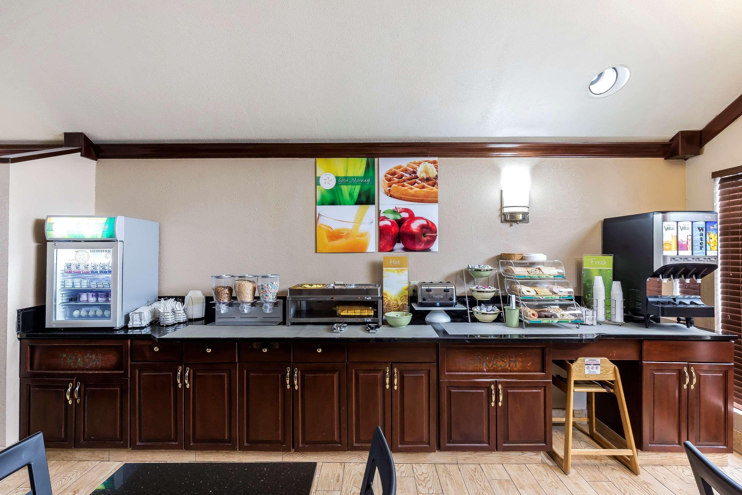 Quality Inn & Suites Columbia I-70 Экстерьер фото