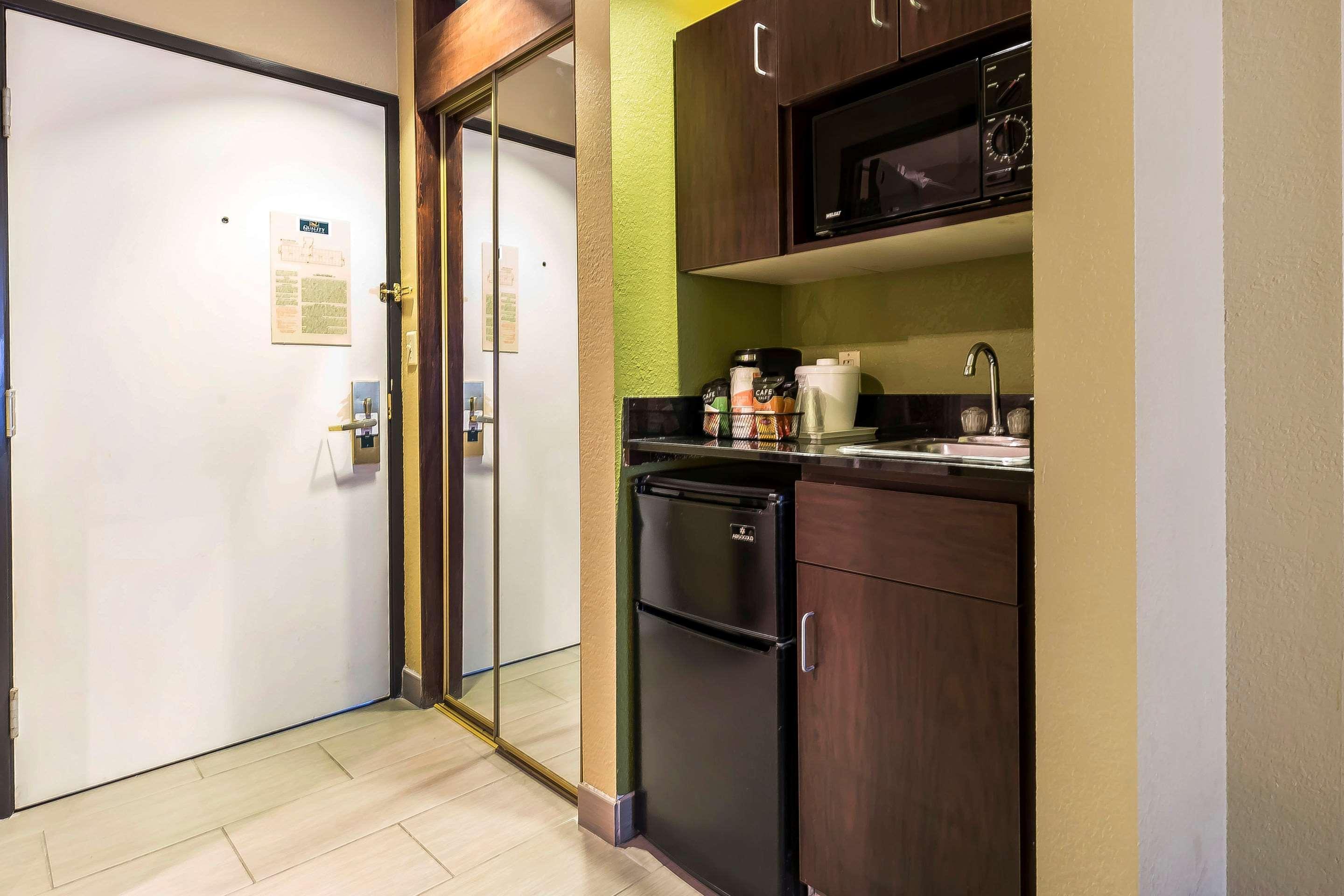 Quality Inn & Suites Columbia I-70 Экстерьер фото