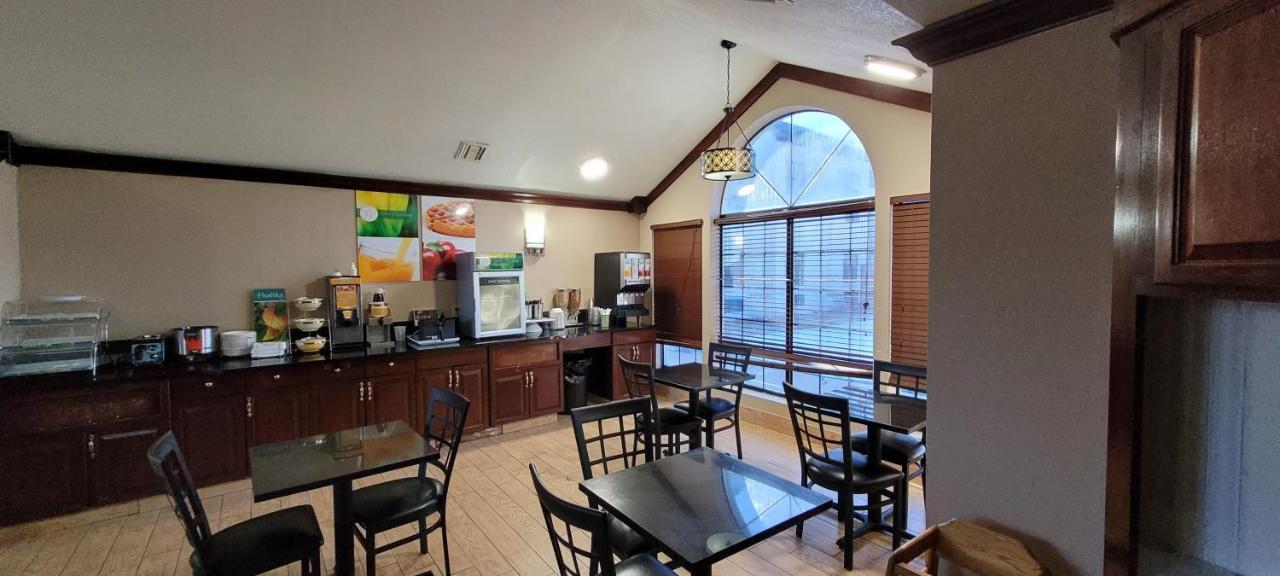 Quality Inn & Suites Columbia I-70 Экстерьер фото