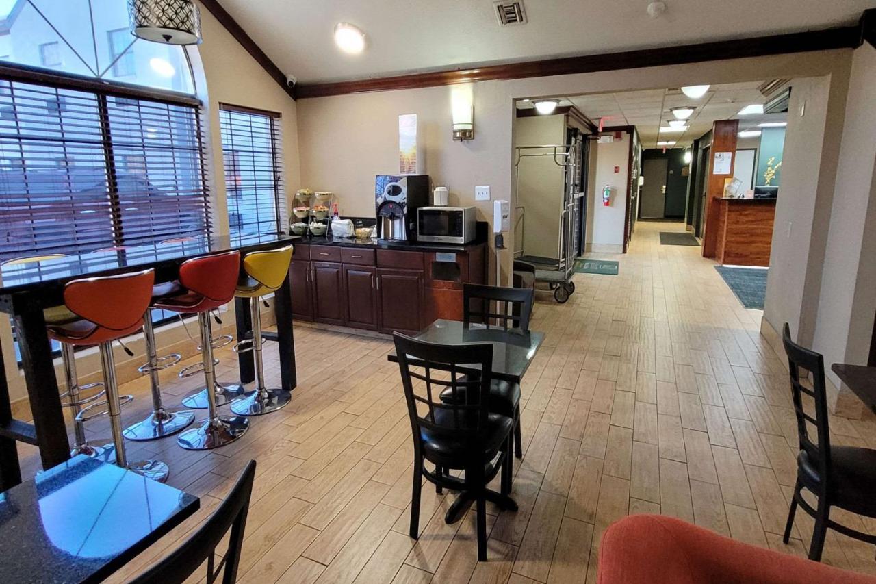Quality Inn & Suites Columbia I-70 Экстерьер фото