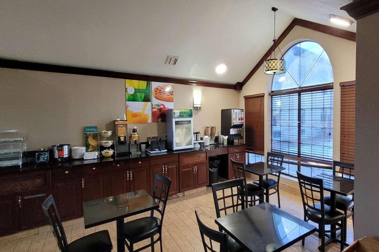 Quality Inn & Suites Columbia I-70 Экстерьер фото
