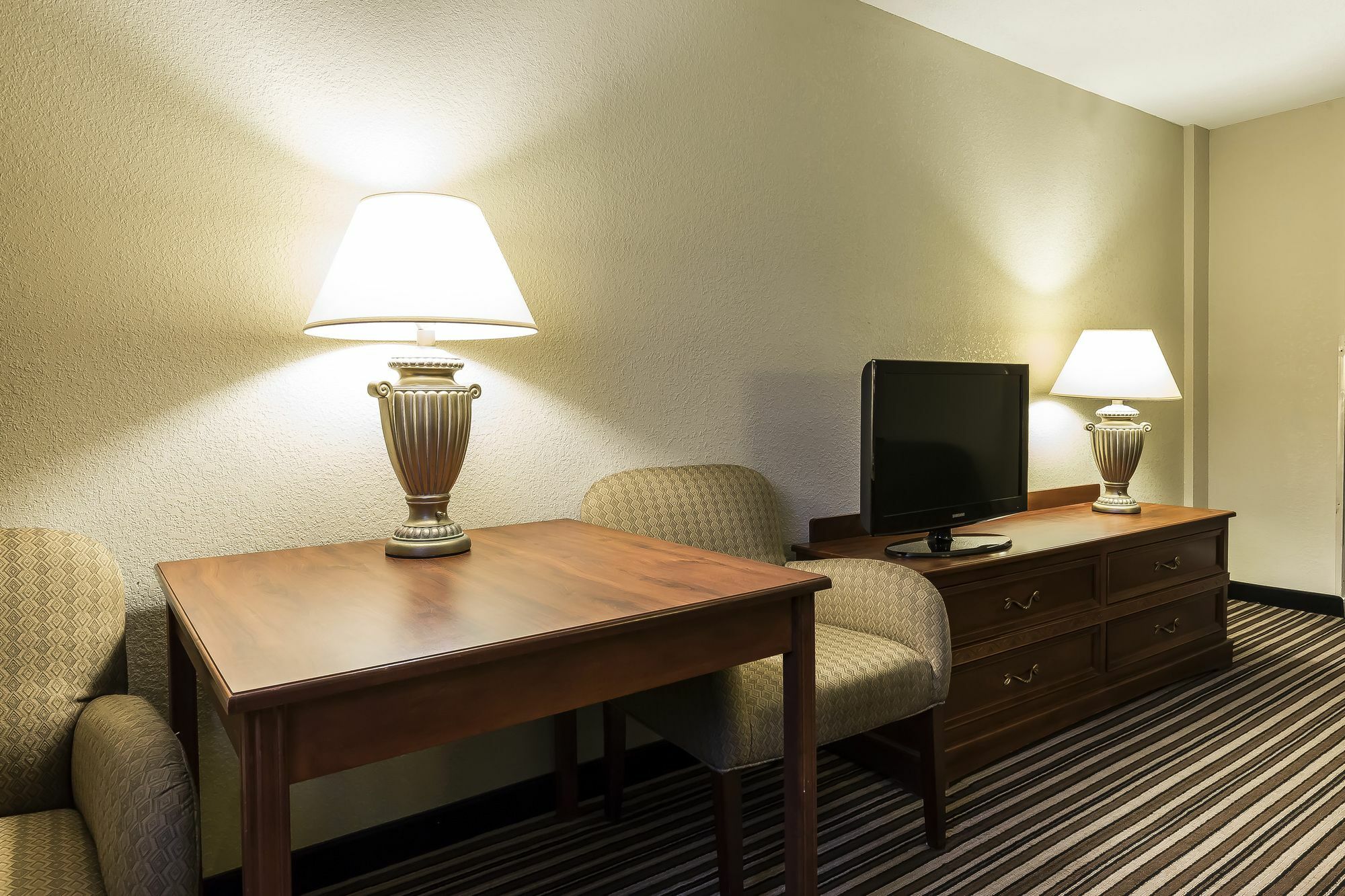 Quality Inn & Suites Columbia I-70 Экстерьер фото